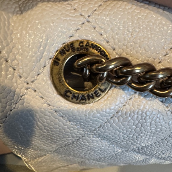 CHANEL Caviar Quilted Jumbo Easy Flap Bag - Picture 5 of 14